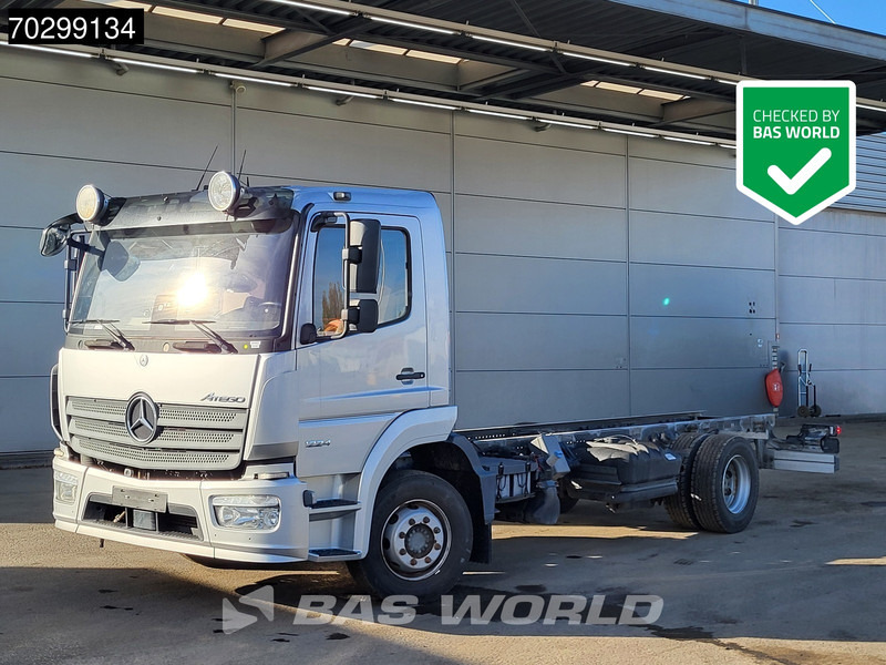 Mercedes-Benz Atego 1224 Atego 4X2 12tons chassis LOW Mileage! Automatic Airco Euro 6 - Alvaz teherautó: 1 kép. Mercedes-Benz Atego 1224 Atego 4X2 12tons chassis LOW Mileage! Automatic Airco Euro 6 - Alvaz teherautó: 1 kép.