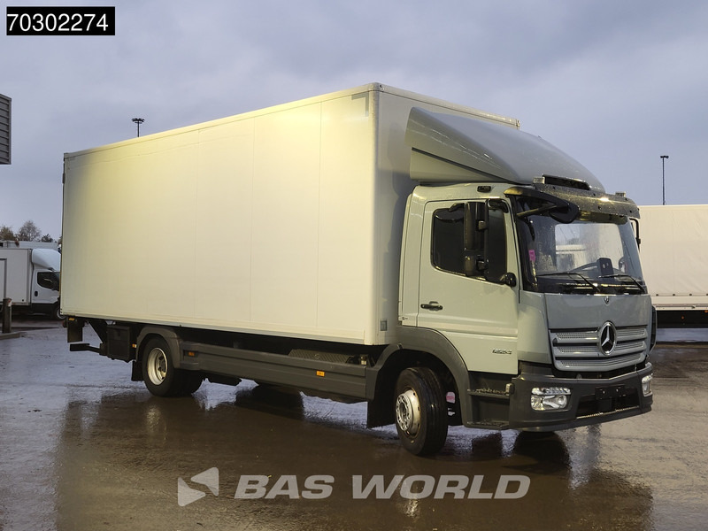 Mercedes-Benz Atego 1224 Atego 4X2 6-Cylinder 12t Automatic Tail Gate Euro 6 - Dobozos felépítményű teherautó: 3 kép. Mercedes-Benz Atego 1224 Atego 4X2 6-Cylinder 12t Automatic Tail Gate Euro 6 - Dobozos felépítményű teherautó: 3 kép.