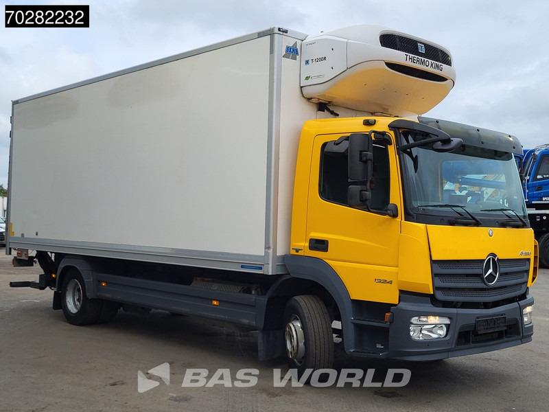 Mercedes-Benz Atego 1324 Atego 4X2 Thermo-King T1200R 1500kg Ladebordwand Automatic Euro 6 - Hűtős teherautó: 3 kép. Mercedes-Benz Atego 1324 Atego 4X2 Thermo-King T1200R 1500kg Ladebordwand Automatic Euro 6 - Hűtős teherautó: 3 kép.