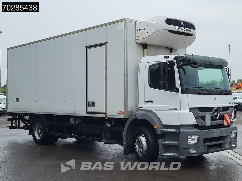 Mercedes-Benz Axor 1833 4X2 Thermo-King T-1200R Manual 2000kg Ladebordwand Euro 5 - Hűtős teherautó: 3 kép. Mercedes-Benz Axor 1833 4X2 Thermo-King T-1200R Manual 2000kg Ladebordwand Euro 5 - Hűtős teherautó: 3 kép.