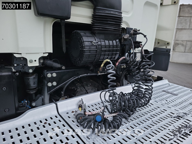 Nyergesvontató DAF CF 330 CF 330 FT 4X2 Low Mileage! NL-Truck Manual: 6 kép. Nyergesvontató DAF CF 330 CF 330 FT 4X2 Low Mileage! NL-Truck Manual: 6 kép.