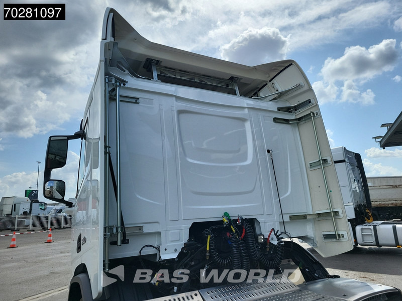 DAF XD 450 4X2 Day Cab ACC LED - Nyergesvontató: 3 kép. DAF XD 450 4X2 Day Cab ACC LED - Nyergesvontató: 3 kép.