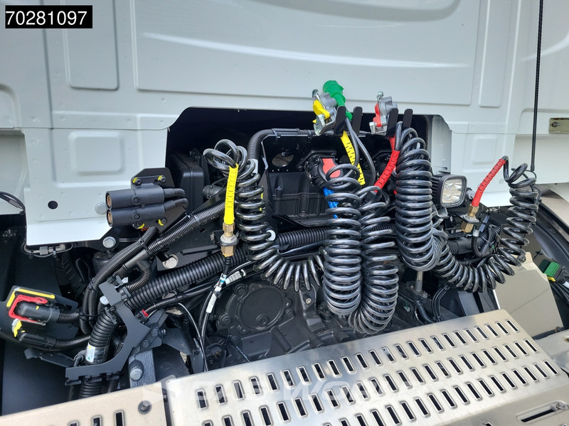 DAF XD 450 4X2 Day Cab ACC LED - Nyergesvontató: 2 kép. DAF XD 450 4X2 Day Cab ACC LED - Nyergesvontató: 2 kép.