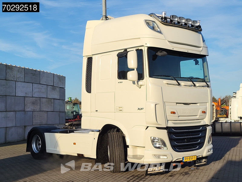DAF XF 430 4X2 NL-Truck SSC Standklima ACC Euro 6 - Nyergesvontató: 3 kép. DAF XF 430 4X2 NL-Truck SSC Standklima ACC Euro 6 - Nyergesvontató: 3 kép.