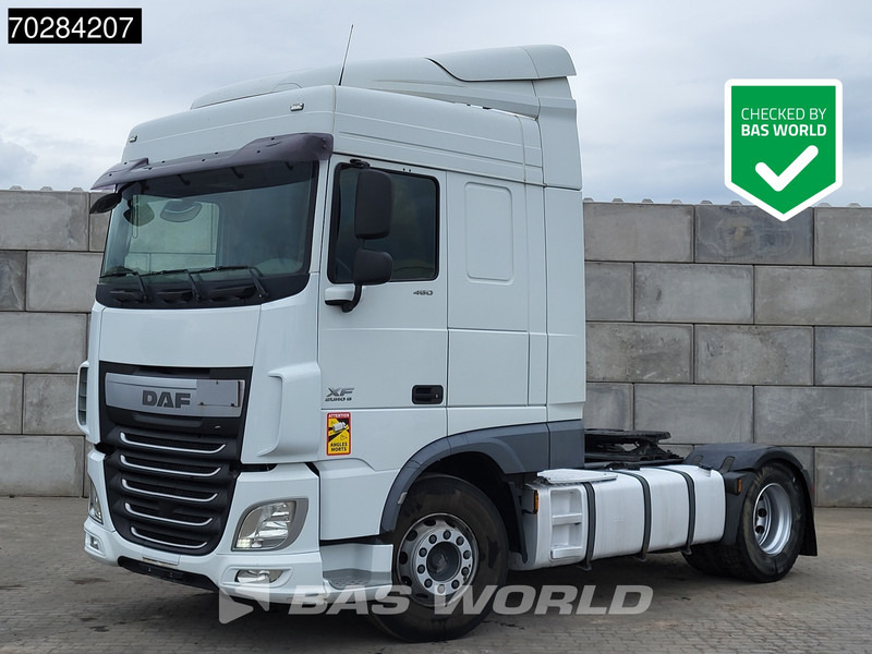 DAF XF 460 XF 4X2 Retarder Euro 6 - Nyergesvontató: 1 kép. DAF XF 460 XF 4X2 Retarder Euro 6 - Nyergesvontató: 1 kép.