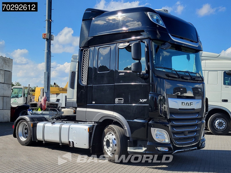 DAF XF 480 4X2 Mega SSC 2xTanks ACC Standklima Euro 6 - Nyergesvontató: 3 kép. DAF XF 480 4X2 Mega SSC 2xTanks ACC Standklima Euro 6 - Nyergesvontató: 3 kép.