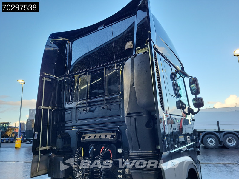 DAF XF 480 4X2 SSC Mega ACC Standklima Euro 6 - Nyergesvontató: 5 kép. DAF XF 480 4X2 SSC Mega ACC Standklima Euro 6 - Nyergesvontató: 5 kép.