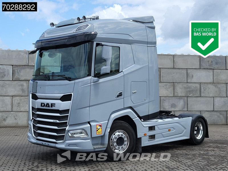 DAF XF 530 4X2 Retarder 2xTanks Standklima LED Euro 6 - Nyergesvontató: 1 kép. DAF XF 530 4X2 Retarder 2xTanks Standklima LED Euro 6 - Nyergesvontató: 1 kép.