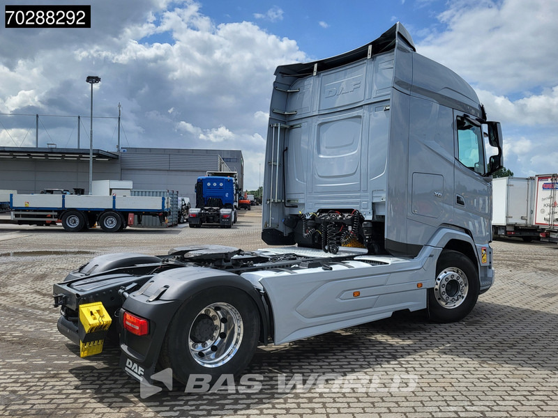 DAF XF 530 4X2 Retarder 2xTanks Standklima LED Euro 6 - Nyergesvontató: 5 kép. DAF XF 530 4X2 Retarder 2xTanks Standklima LED Euro 6 - Nyergesvontató: 5 kép.