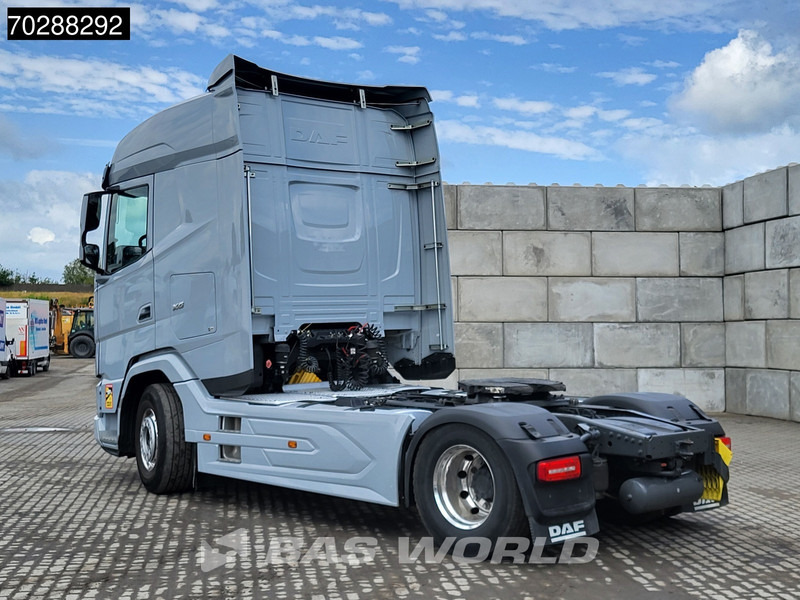 DAF XF 530 4X2 Retarder 2xTanks Standklima LED Euro 6 - Nyergesvontató: 2 kép. DAF XF 530 4X2 Retarder 2xTanks Standklima LED Euro 6 - Nyergesvontató: 2 kép.