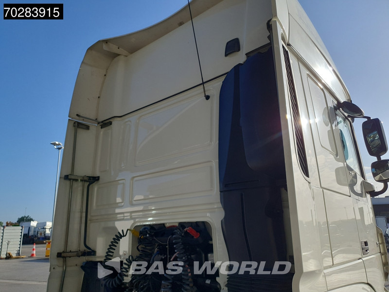 DAF XF 530 4X2 Retarder Compressor Standklima PTO - Nyergesvontató: 5 kép. DAF XF 530 4X2 Retarder Compressor Standklima PTO - Nyergesvontató: 5 kép.