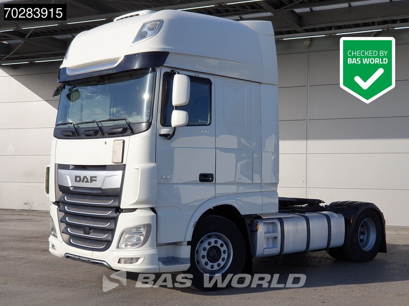 DAF XF 530 4X2 Retarder Compressor Standklima PTO - Nyergesvontató: 1 kép. DAF XF 530 4X2 Retarder Compressor Standklima PTO - Nyergesvontató: 1 kép.