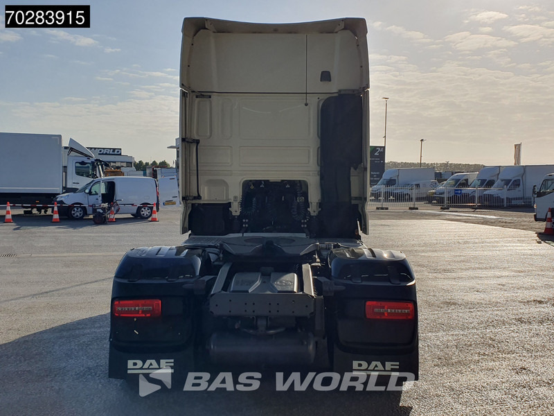 DAF XF 530 4X2 Retarder Compressor Standklima PTO - Nyergesvontató: 3 kép. DAF XF 530 4X2 Retarder Compressor Standklima PTO - Nyergesvontató: 3 kép.