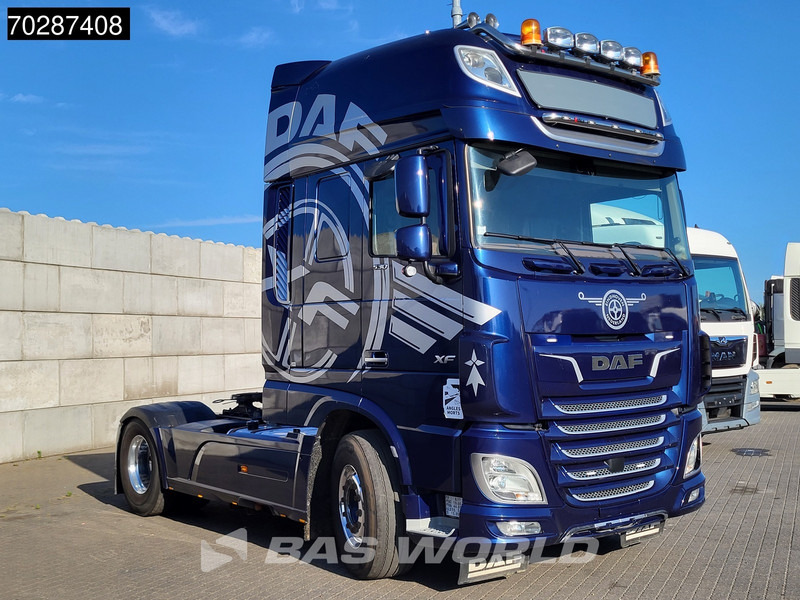 DAF XF 530 XF 4X2 SSC Full-Air Standklima Hydraulik Alcoa - Nyergesvontató: 3 kép. DAF XF 530 XF 4X2 SSC Full-Air Standklima Hydraulik Alcoa - Nyergesvontató: 3 kép.