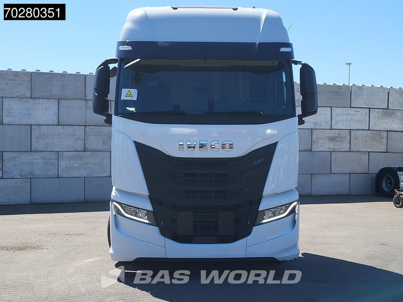 Nyergesvontató Iveco S-Way 460 4X2 LNG Retarder 2x Tanks Standklima LED Navi: 6 kép.