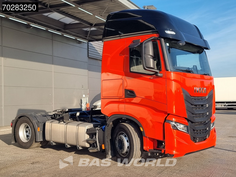 Iveco S-Way 490 4X2 DAMAGED! chassis bent 2x Tanks LED Navi Euro 6 - Nyergesvontató: 3 kép. Iveco S-Way 490 4X2 DAMAGED! chassis bent 2x Tanks LED Navi Euro 6 - Nyergesvontató: 3 kép.