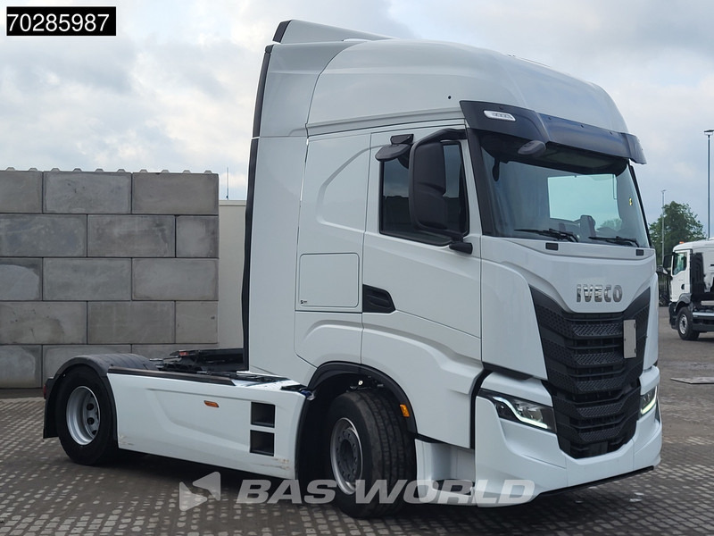 Iveco S-Way 490 4X2 Retarder Standklima 2xTanks Navi - Nyergesvontató: 3 kép. Iveco S-Way 490 4X2 Retarder Standklima 2xTanks Navi - Nyergesvontató: 3 kép.