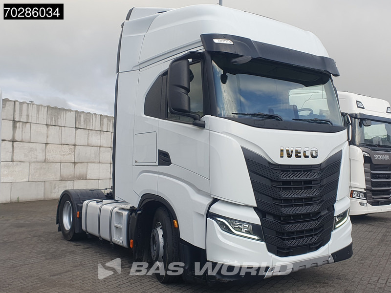 Iveco S-Way 510 S-Way 4X2 Retarder ACC Navi Standklima Euro 6 - Nyergesvontató: 3 kép. Iveco S-Way 510 S-Way 4X2 Retarder ACC Navi Standklima Euro 6 - Nyergesvontató: 3 kép.