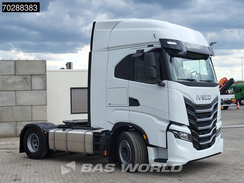 Iveco S-Way 580 4X2 2x Tanks ACC Standklima - Nyergesvontató: 3 kép. Iveco S-Way 580 4X2 2x Tanks ACC Standklima - Nyergesvontató: 3 kép.