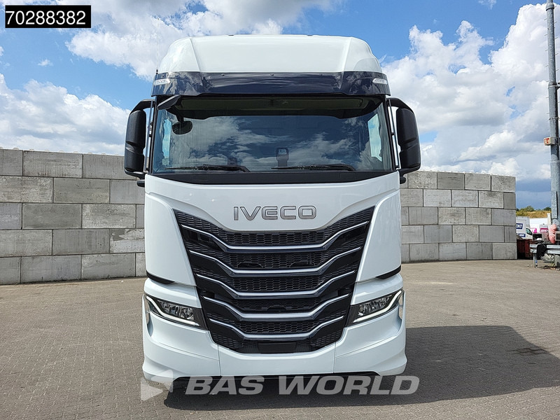 Iveco S-Way 580 4X2 NEW! 2x Tanks Navi ACC Standklima - Nyergesvontató: 5 kép. Iveco S-Way 580 4X2 NEW! 2x Tanks Navi ACC Standklima - Nyergesvontató: 5 kép.