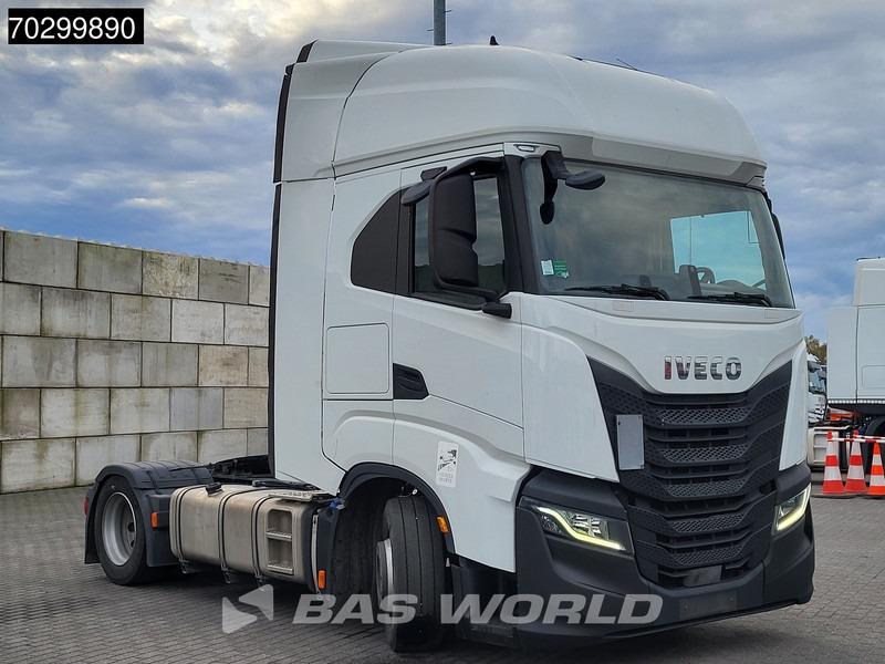 Iveco Stralis 460 4X2 Mega Retarder 2xTanks ACC Euro 6 - Nyergesvontató: 3 kép. Iveco Stralis 460 4X2 Mega Retarder 2xTanks ACC Euro 6 - Nyergesvontató: 3 kép.