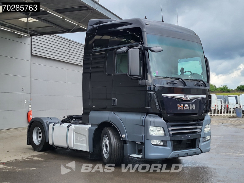 MAN TGX 18.470 4X2 XXL 2x Tanks Retarder Navi Standklima ACC - Nyergesvontató: 3 kép. MAN TGX 18.470 4X2 XXL 2x Tanks Retarder Navi Standklima ACC - Nyergesvontató: 3 kép.