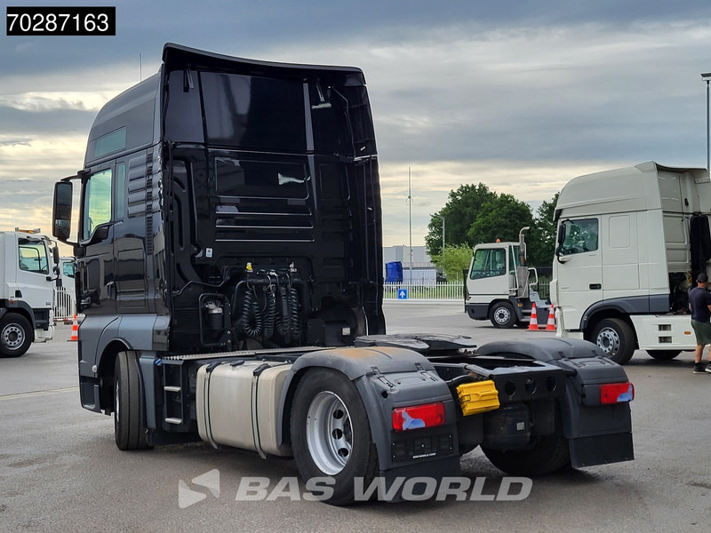 MAN TGX 18.470 4X2 XXL Retarder 2x Tanks Standklima ACC Navi Euro 6 - Nyergesvontató: 2 kép. MAN TGX 18.470 4X2 XXL Retarder 2x Tanks Standklima ACC Navi Euro 6 - Nyergesvontató: 2 kép.