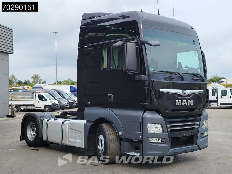 MAN TGX 18.470 4X2 XXL Retarder 2xTanks ACC Standklima Euro 6 - Nyergesvontató: 3 kép. MAN TGX 18.470 4X2 XXL Retarder 2xTanks ACC Standklima Euro 6 - Nyergesvontató: 3 kép.