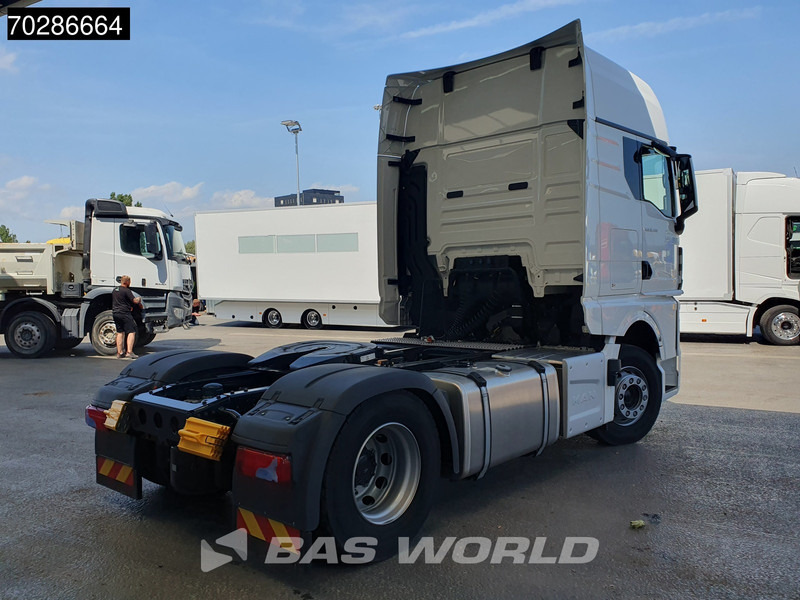 MAN TGX 18.480 4X2 NEW! GX LED 2x Tanks Standklima ACC Euro 6 - Nyergesvontató: 5 kép. MAN TGX 18.480 4X2 NEW! GX LED 2x Tanks Standklima ACC Euro 6 - Nyergesvontató: 5 kép.