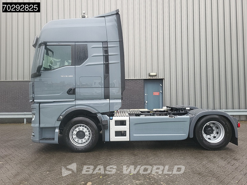 MAN TGX 18.480 4X2 NEW! GX Retarder 2x Tanks PTO-prepared Standklima Navi Euro 6 - Nyergesvontató: 5 kép. MAN TGX 18.480 4X2 NEW! GX Retarder 2x Tanks PTO-prepared Standklima Navi Euro 6 - Nyergesvontató: 5 kép.