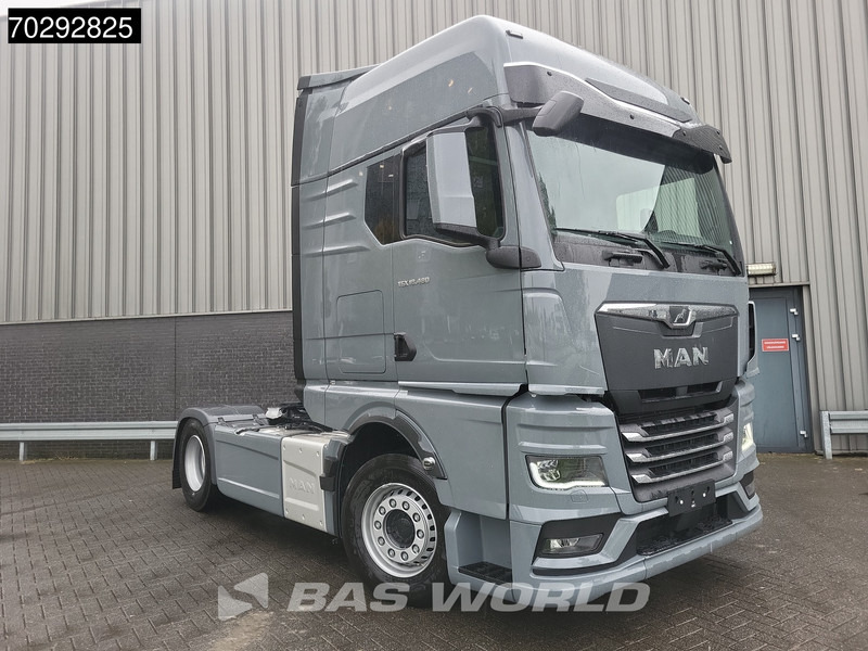 MAN TGX 18.480 4X2 NEW! GX Retarder 2x Tanks PTO-prepared Standklima Navi Euro 6 - Nyergesvontató: 3 kép. MAN TGX 18.480 4X2 NEW! GX Retarder 2x Tanks PTO-prepared Standklima Navi Euro 6 - Nyergesvontató: 3 kép.