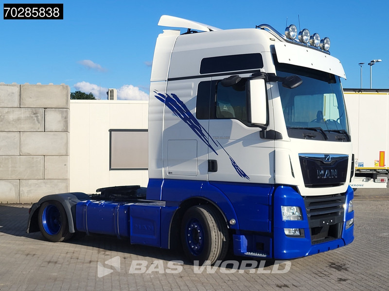 MAN TGX 18.500 4X2 Mega XXL Retarder Standklima 2xTanks ACC Euro 6 - Nyergesvontató: 3 kép. MAN TGX 18.500 4X2 Mega XXL Retarder Standklima 2xTanks ACC Euro 6 - Nyergesvontató: 3 kép.