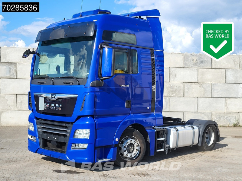 MAN TGX 18.500 4X2 Mega XXL Retarder Xenon 2xTanks Standklima ACC Euro 6 - Nyergesvontató: 1 kép. MAN TGX 18.500 4X2 Mega XXL Retarder Xenon 2xTanks Standklima ACC Euro 6 - Nyergesvontató: 1 kép.