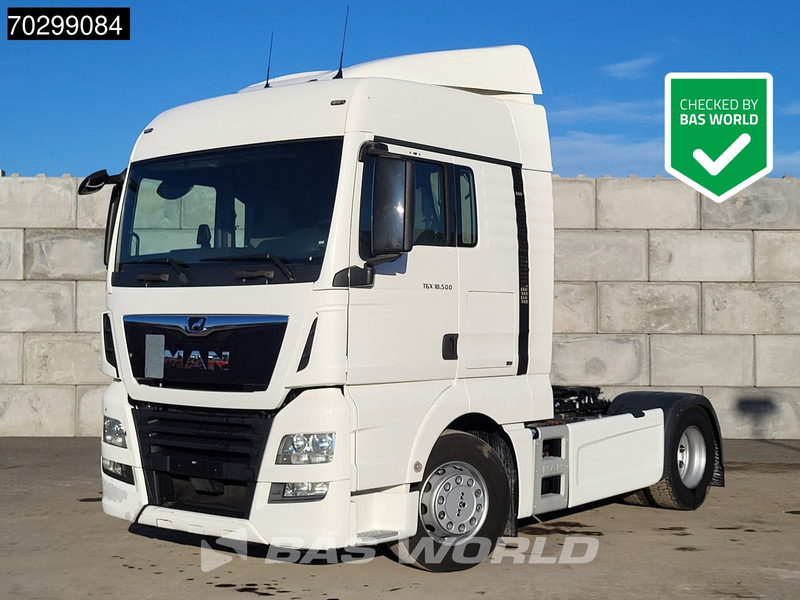 MAN TGX 18.500 4X2 XLX Retarder 2x Tanks - Nyergesvontató: 1 kép. MAN TGX 18.500 4X2 XLX Retarder 2x Tanks - Nyergesvontató: 1 kép.