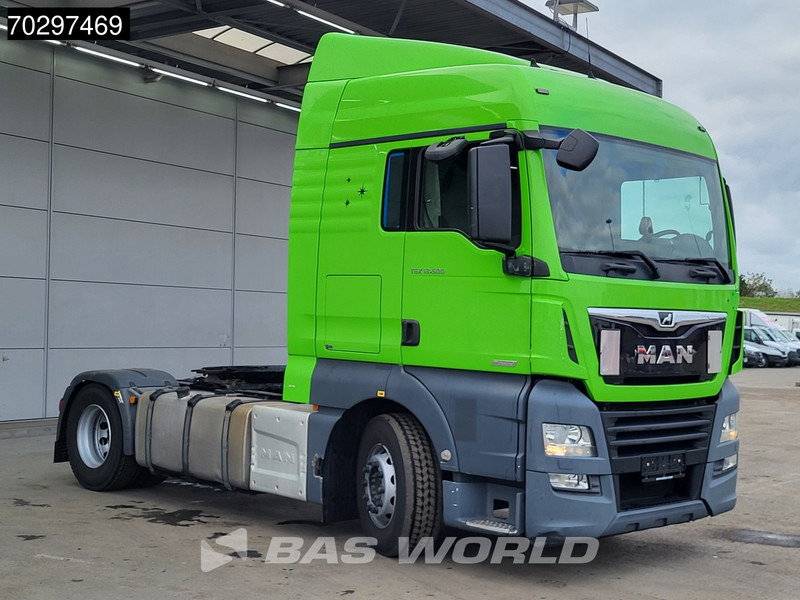 MAN TGX 18.500 4X2 XLX Retarder ACC Euro 6 - Nyergesvontató: 3 kép. MAN TGX 18.500 4X2 XLX Retarder ACC Euro 6 - Nyergesvontató: 3 kép.