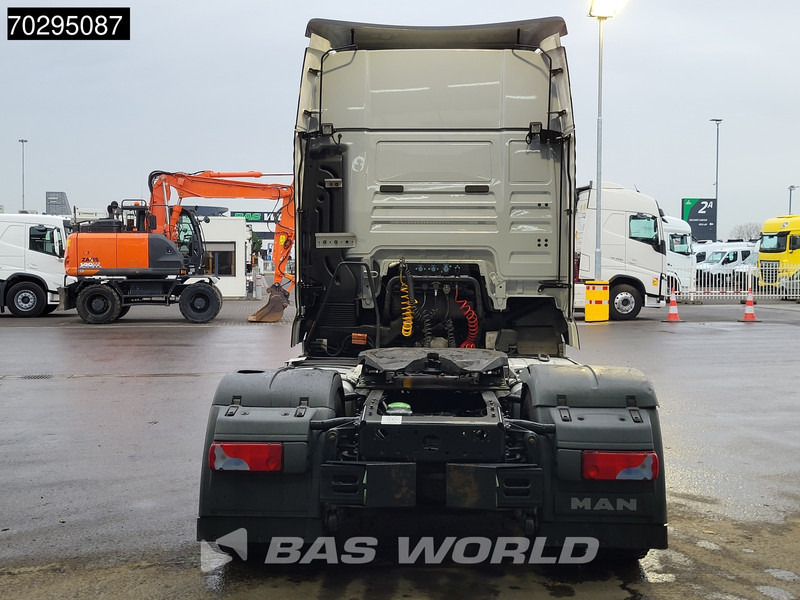 MAN TGX 18.500 4X2 XXL Mega Retarder 2x Tanks Full-Air - Nyergesvontató: 3 kép. MAN TGX 18.500 4X2 XXL Mega Retarder 2x Tanks Full-Air - Nyergesvontató: 3 kép.