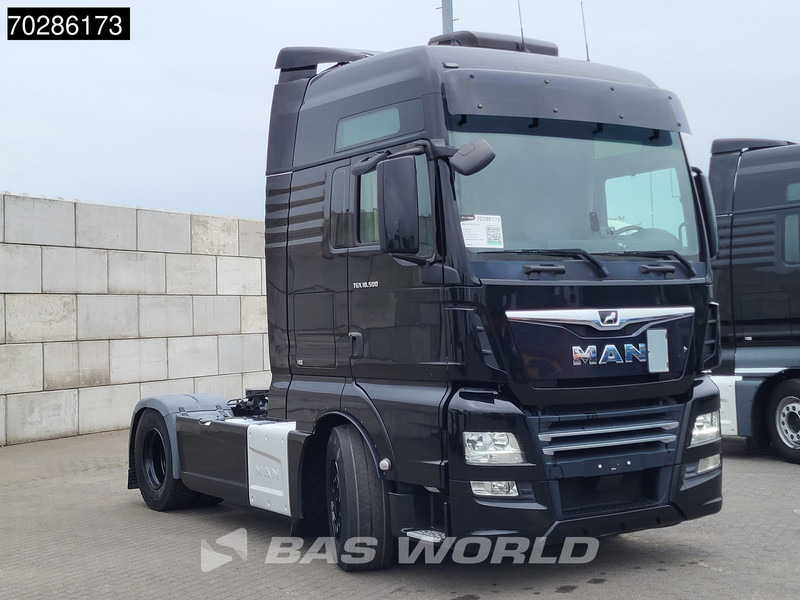 MAN TGX 18.500 4X2 XXL Retarder Leder Standklima 2xTanks Xenon ACC Euro 6 - Nyergesvontató: 3 kép. MAN TGX 18.500 4X2 XXL Retarder Leder Standklima 2xTanks Xenon ACC Euro 6 - Nyergesvontató: 3 kép.
