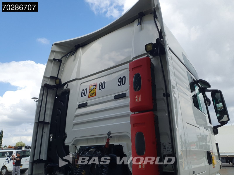 MAN TGX 18.510 TGX 4X2 XXL Retarder 2x Tanks Euro 6 - Nyergesvontató: 5 kép. MAN TGX 18.510 TGX 4X2 XXL Retarder 2x Tanks Euro 6 - Nyergesvontató: 5 kép.