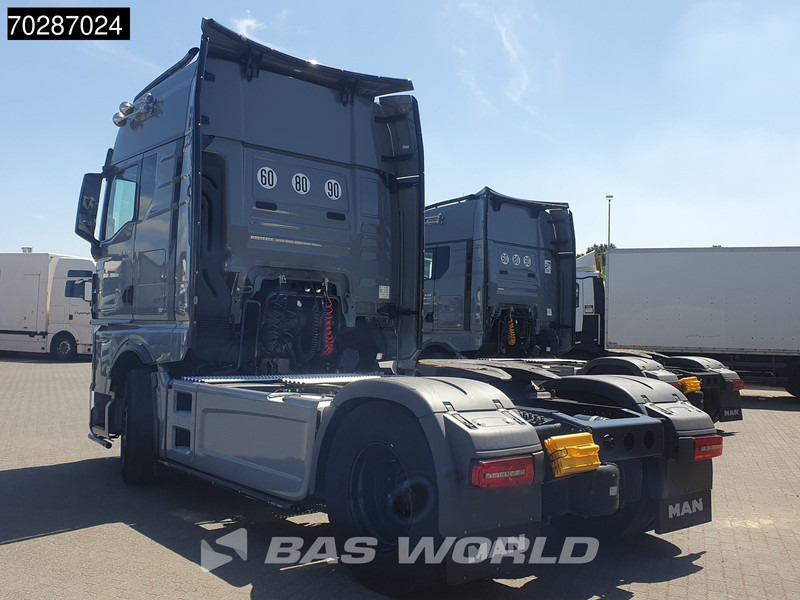 MAN TGX 18.520 4X2 Individual Lion S! GX Retarder Full-Air 2x Tanks Navi LED ACC Euro 6 - Nyergesvontató: 2 kép. MAN TGX 18.520 4X2 Individual Lion S! GX Retarder Full-Air 2x Tanks Navi LED ACC Euro 6 - Nyergesvontató: 2 kép.