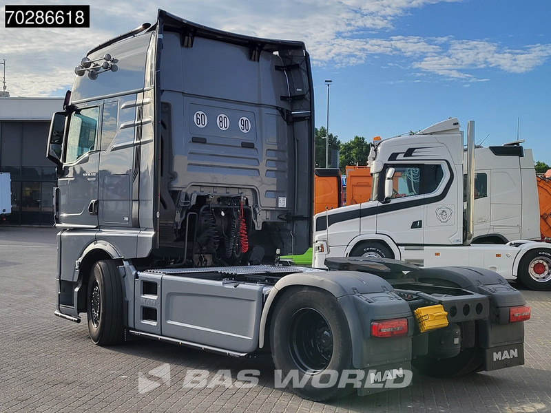 MAN TGX 18.520 4X2 Individual Lion S! GX Retarder Full-Air 2x Tanks Navi LED ACC Euro 6 - Nyergesvontató: 2 kép. MAN TGX 18.520 4X2 Individual Lion S! GX Retarder Full-Air 2x Tanks Navi LED ACC Euro 6 - Nyergesvontató: 2 kép.