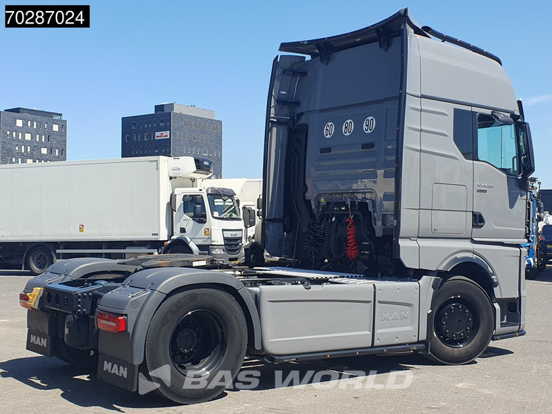 MAN TGX 18.520 4X2 Individual Lion S! GX Retarder Full-Air 2x Tanks Navi LED ACC Euro 6 - Nyergesvontató: 5 kép. MAN TGX 18.520 4X2 Individual Lion S! GX Retarder Full-Air 2x Tanks Navi LED ACC Euro 6 - Nyergesvontató: 5 kép.