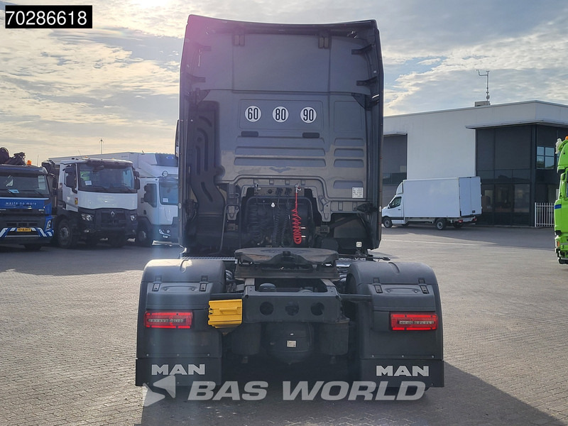 MAN TGX 18.520 4X2 Individual Lion S! GX Retarder Full-Air 2x Tanks Navi LED ACC Euro 6 - Nyergesvontató: 5 kép. MAN TGX 18.520 4X2 Individual Lion S! GX Retarder Full-Air 2x Tanks Navi LED ACC Euro 6 - Nyergesvontató: 5 kép.