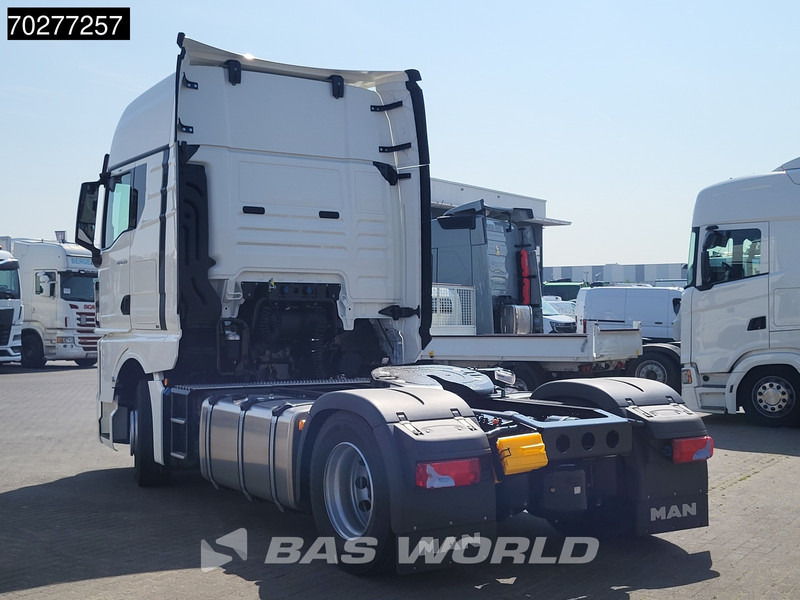 MAN TGX 18.520 4X2 NEW! GX Retarder 2x Tanks Standklima ACC - Nyergesvontató: 2 kép. MAN TGX 18.520 4X2 NEW! GX Retarder 2x Tanks Standklima ACC - Nyergesvontató: 2 kép.