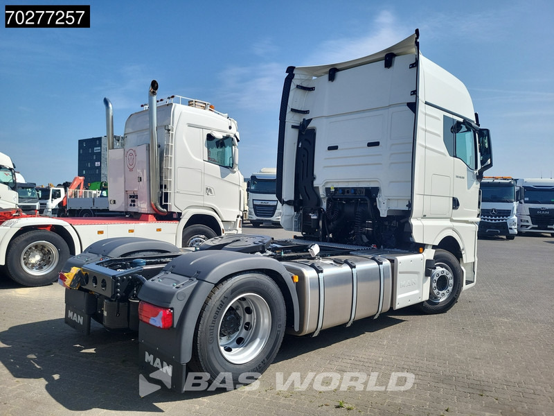 MAN TGX 18.520 4X2 NEW! GX Retarder 2x Tanks Standklima ACC - Nyergesvontató: 5 kép. MAN TGX 18.520 4X2 NEW! GX Retarder 2x Tanks Standklima ACC - Nyergesvontató: 5 kép.