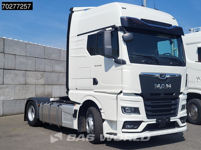 MAN TGX 18.520 4X2 NEW! GX Retarder 2x Tanks Standklima ACC - Nyergesvontató: 3 kép. MAN TGX 18.520 4X2 NEW! GX Retarder 2x Tanks Standklima ACC - Nyergesvontató: 3 kép.