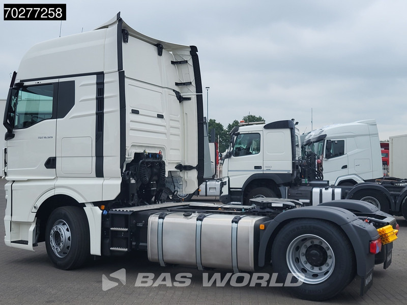 MAN TGX 18.520 4X2 NEW! GX Retarder 2x Tanks Standklima ACC - Nyergesvontató: 2 kép. MAN TGX 18.520 4X2 NEW! GX Retarder 2x Tanks Standklima ACC - Nyergesvontató: 2 kép.