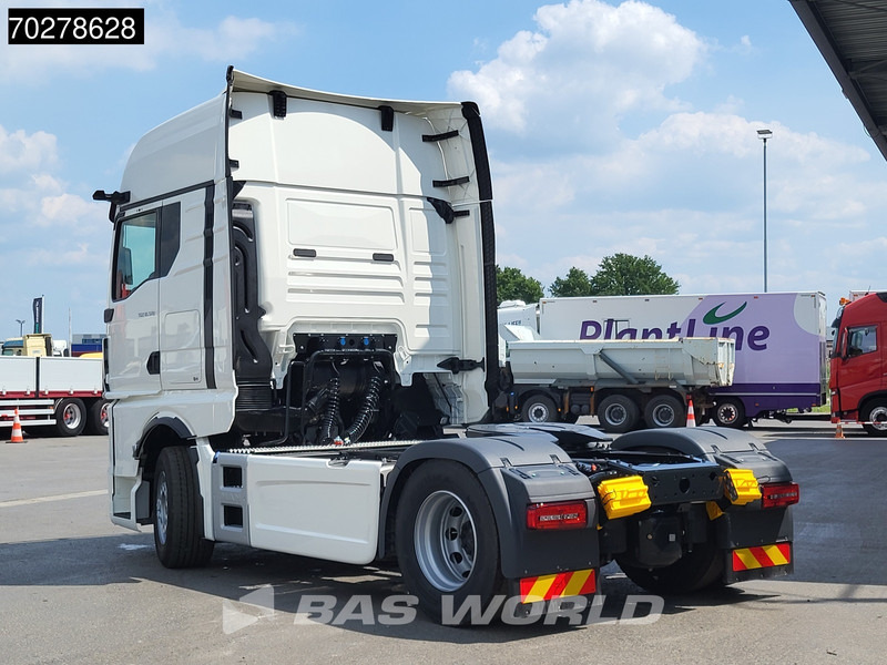 MAN TGX 18.520 4X2 NEW! GX Retarder 2x Tanks Standklima MirrorCam Navi LED - Nyergesvontató: 2 kép. MAN TGX 18.520 4X2 NEW! GX Retarder 2x Tanks Standklima MirrorCam Navi LED - Nyergesvontató: 2 kép.