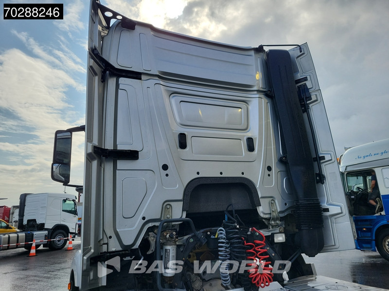 Mercedes-Benz Actros 1843 4X2 StreamSpace Euro 6 - Nyergesvontató: 5 kép. Mercedes-Benz Actros 1843 4X2 StreamSpace Euro 6 - Nyergesvontató: 5 kép.
