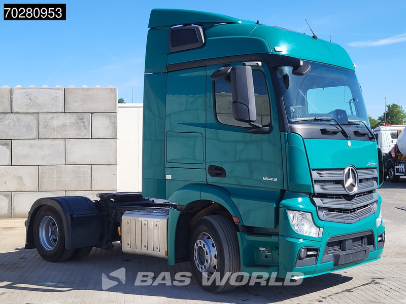 Mercedes-Benz Actros 1843 Actros 4X2 StreamSpace Euro 6 - Nyergesvontató: 3 kép. Mercedes-Benz Actros 1843 Actros 4X2 StreamSpace Euro 6 - Nyergesvontató: 3 kép.