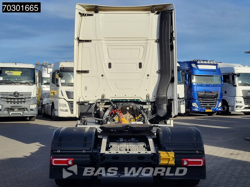Mercedes-Benz Actros 1845 4X2 GigaSpace Mega Retarder 2xTanks ACC Standklima Euro 6 - Nyergesvontató: 3 kép. Mercedes-Benz Actros 1845 4X2 GigaSpace Mega Retarder 2xTanks ACC Standklima Euro 6 - Nyergesvontató: 3 kép.